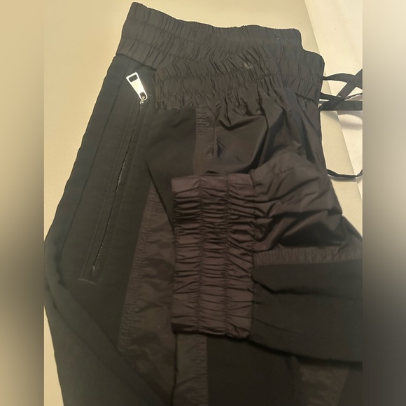 Moncler Pantalone Track Sweatpants 'Black'
Moncler, 
Apparel, 
Bottoms - Picture 10 of 11
